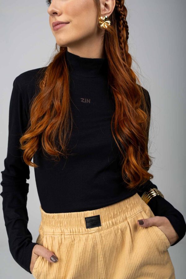 Blusa Zinco Ajustada Gola Alta