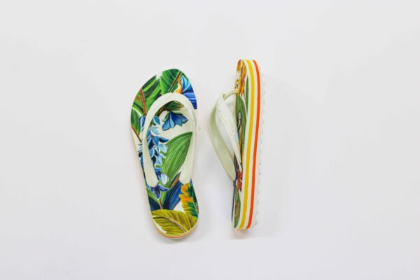 Sandalia Farm Estampa Arara Plastico Branco - Imagem 4