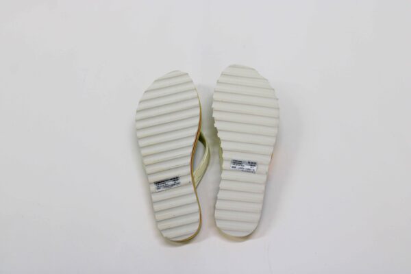 Sandalia Farm Estampa Arara Plastico Branco - Imagem 5