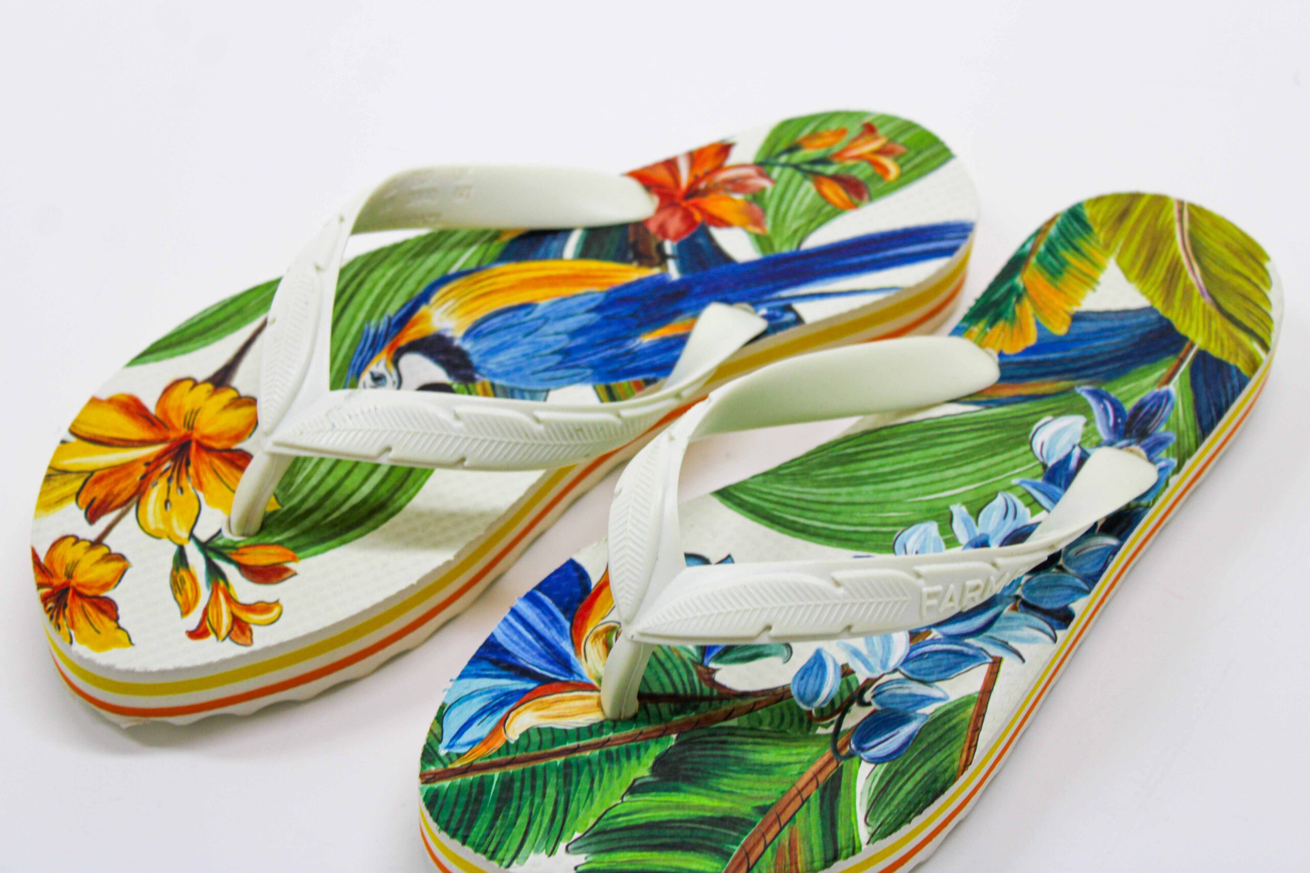 Sandalia Farm Estampa Arara Plastico Branco