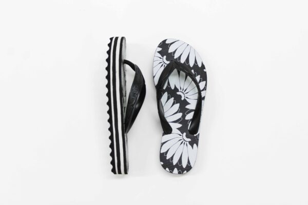 Sandalia Farm Estampa Copabanana Plastico Preto - Imagem 3