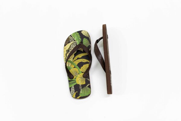 Sandalia Farm Estampa Floresta Sket Plastico Marrom - Imagem 3