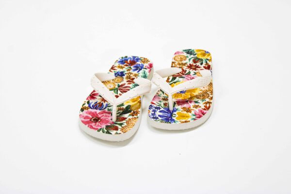 Sandalia Farm Salto Rasteiro Sto/Branco Tira PVC - Imagem 2