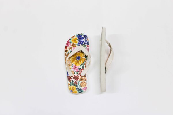 Sandalia Farm Salto Rasteiro Sto/Branco Tira PVC - Imagem 4