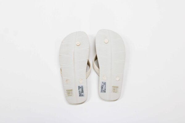 Sandalia Farm Salto Rasteiro Sto/Branco Tira PVC - Imagem 5